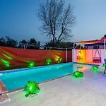 Uezuemlue 1 Bedroom Secluded With Private Pool Hot Tub