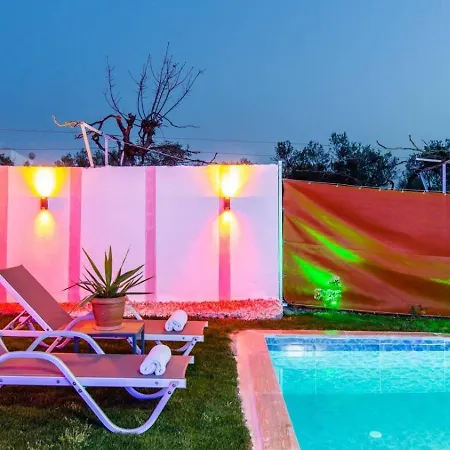 Uezuemlue 1 Bedroom Secluded With Private Pool Hot Tub Вилла
