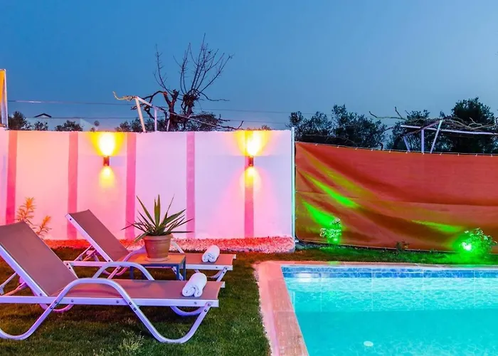 Uezuemlue 1 Bedroom Secluded With Private Pool Hot Tub Вилла