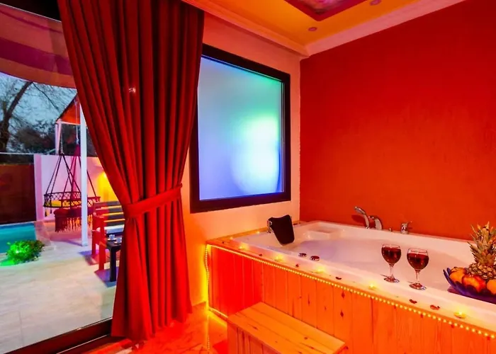Uezuemlue 1 Bedroom Secluded With Private Pool Hot Tub *
