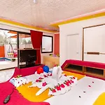 Villa Uezuemlue 1 Bedroom Secluded With Private Pool Hot Tub *