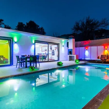 Uezuemlue 1 Bedroom Secluded With Private Pool Hot Tub 卡尔坎
