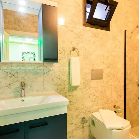Uezuemlue 1 Bedroom Secluded With Private Pool Hot Tub ヴィラ カルカン