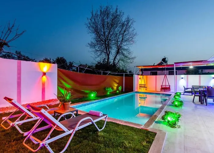 别墅 Uezuemlue 1 Bedroom Secluded With Private Pool Hot Tub