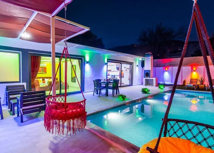 别墅 Uezuemlue 1 Bedroom Secluded With Private Pool Hot Tub