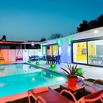 Uezuemlue 1 Bedroom Secluded With Private Pool Hot Tub Villa